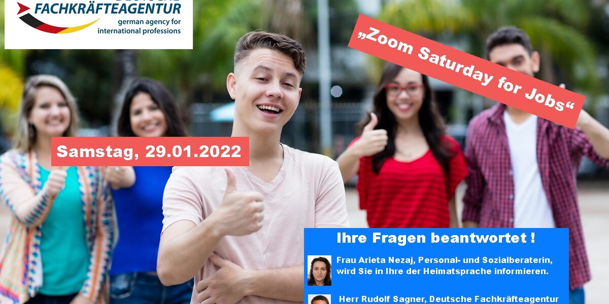 Junger Student zeigt Daumen hoch mit anderen Studenten